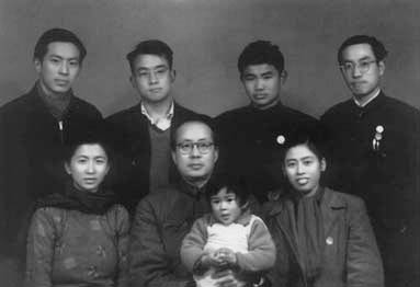 周太玄与家人.jpg